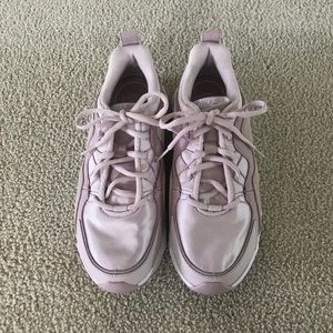 Nike sneaker nearly new